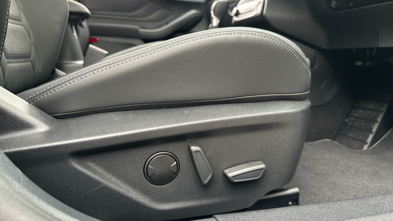 Ford Focus 1.0 EcoBoost Hybrid mHEV 155 Titanium X 5dr Auto Petrol Estate